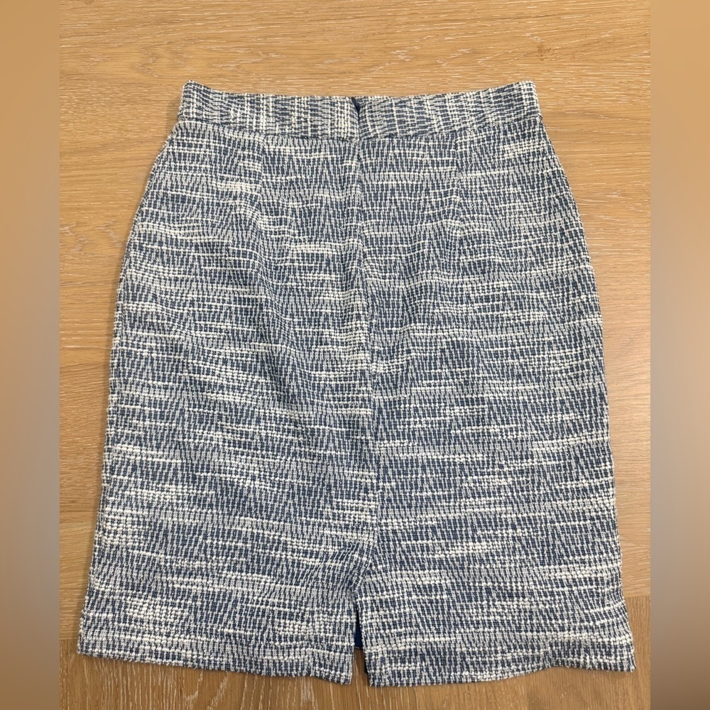 Banana Republic Blue and White Textured Mini Skirt - Picture 4 of 6
